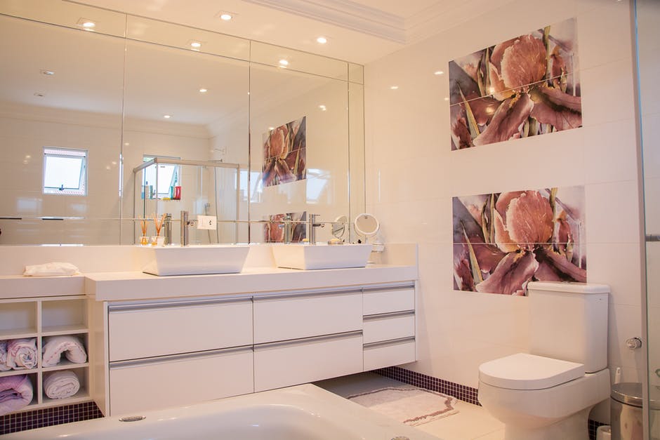 Hotels Luxurious Bathroom Include Fancy Amenities