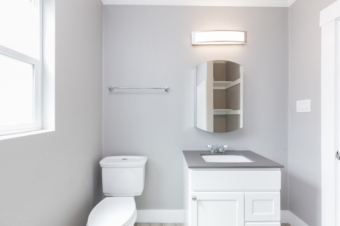 29 Best Bathroom Color Ideas 2023, According to Designers